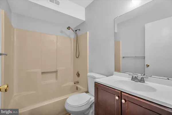 $299,999 | 183 Woodlake Drive, Marlton, NJ 08053