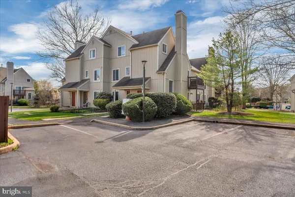 $299,999 | 183 Woodlake Drive, Marlton, NJ 08053