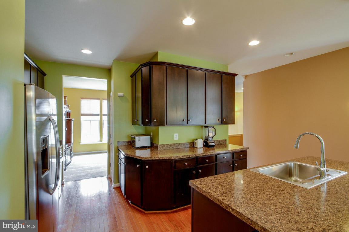 9087 Ribbon Falls Loop Bristow, VA 20136 - Photo 10 of 29 Kitchen