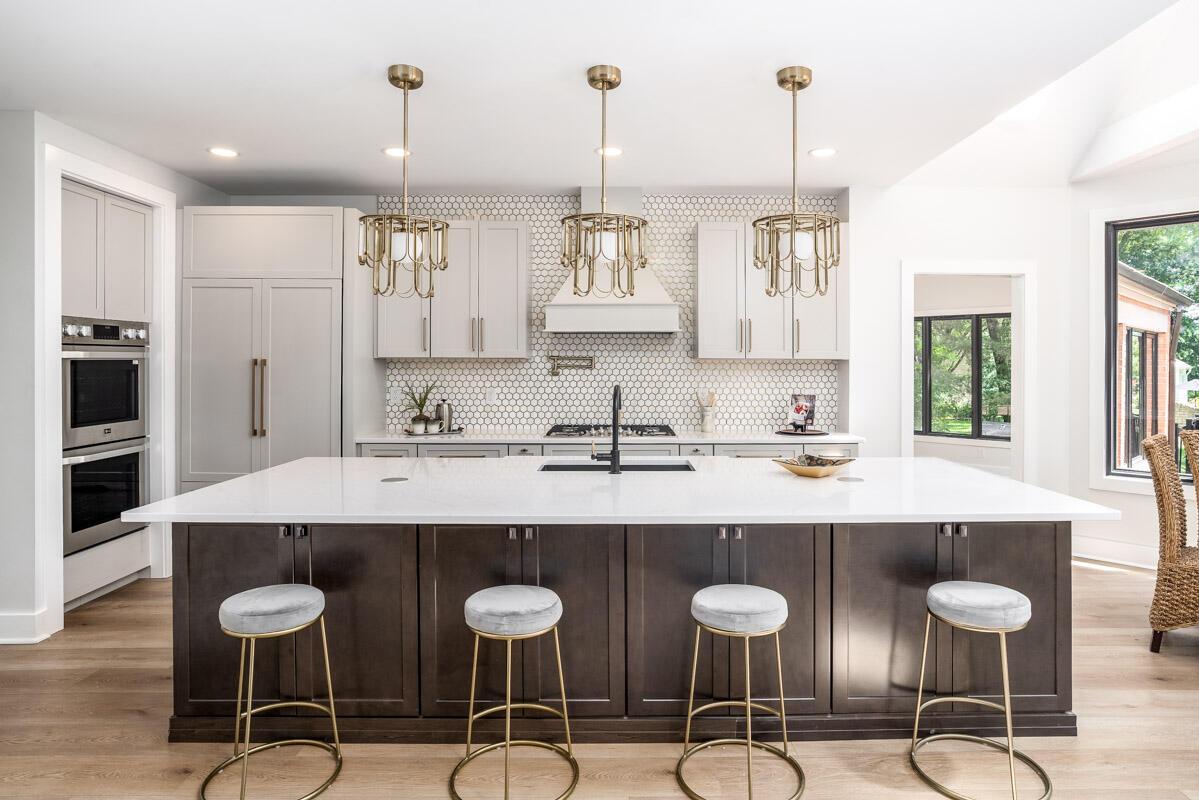 4130 Daventry Road Upper Arlington, OH 43220 - Photo 1 of 47 4130 Daventry Stunning Kitchen