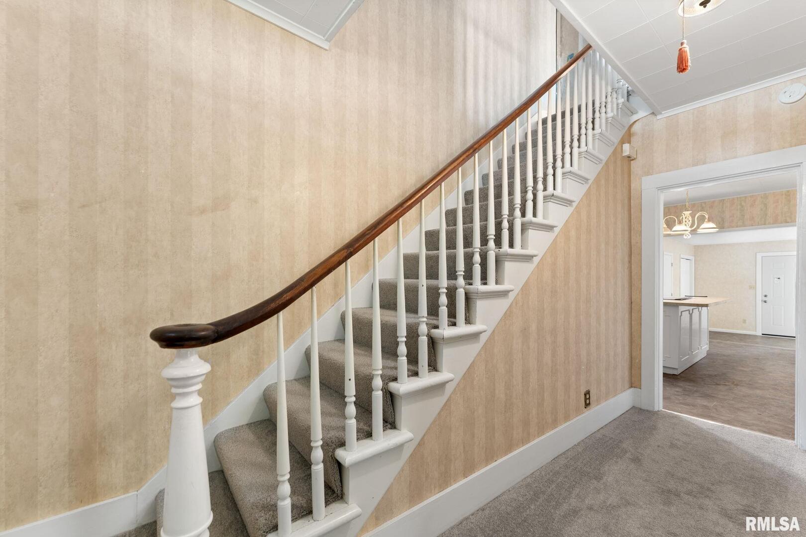 2442 Mittman Road Muscatine, IA 52761 - Photo 6 of 24 a view of entryway