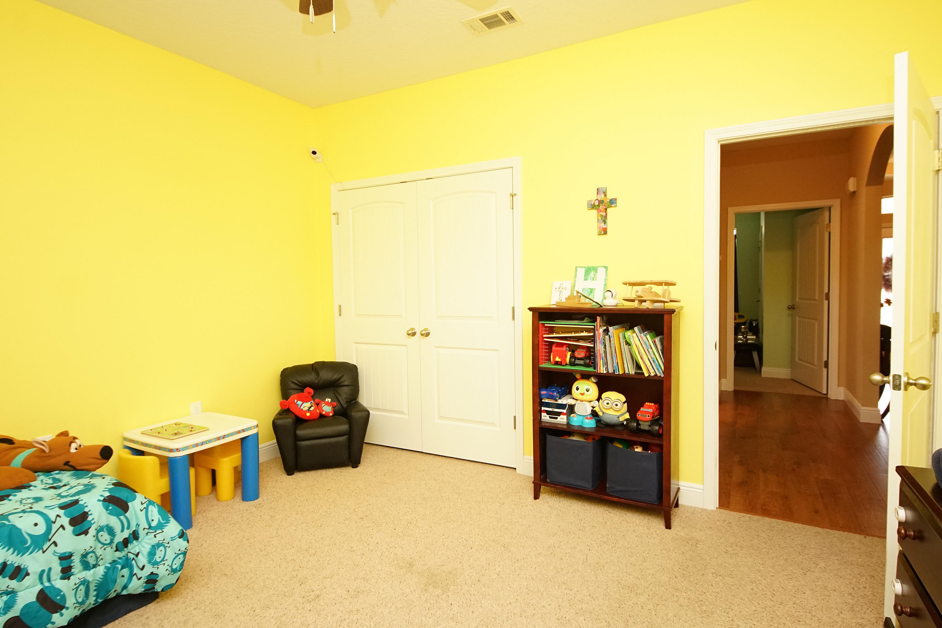 616 Lang Road Fort Walton Beach, FL 32547 - Photo 37 of 54 a living room with a couch and a potted plant