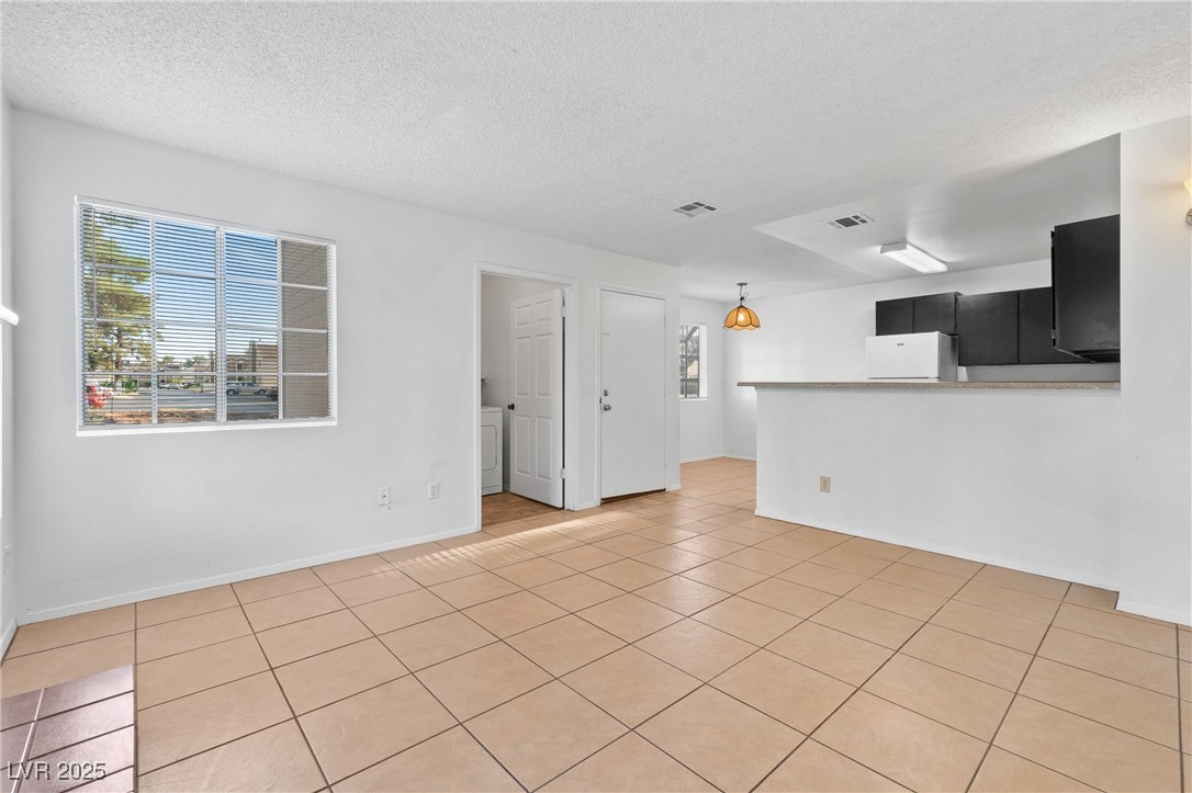 4651 Amberleigh Lane, Unit B Las Vegas, NV 89121 - Photo 2 of 18