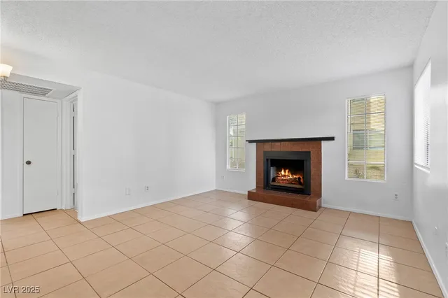 $1,000 | 4651 Amberleigh Lane, Unit B, Las Vegas, NV 89121