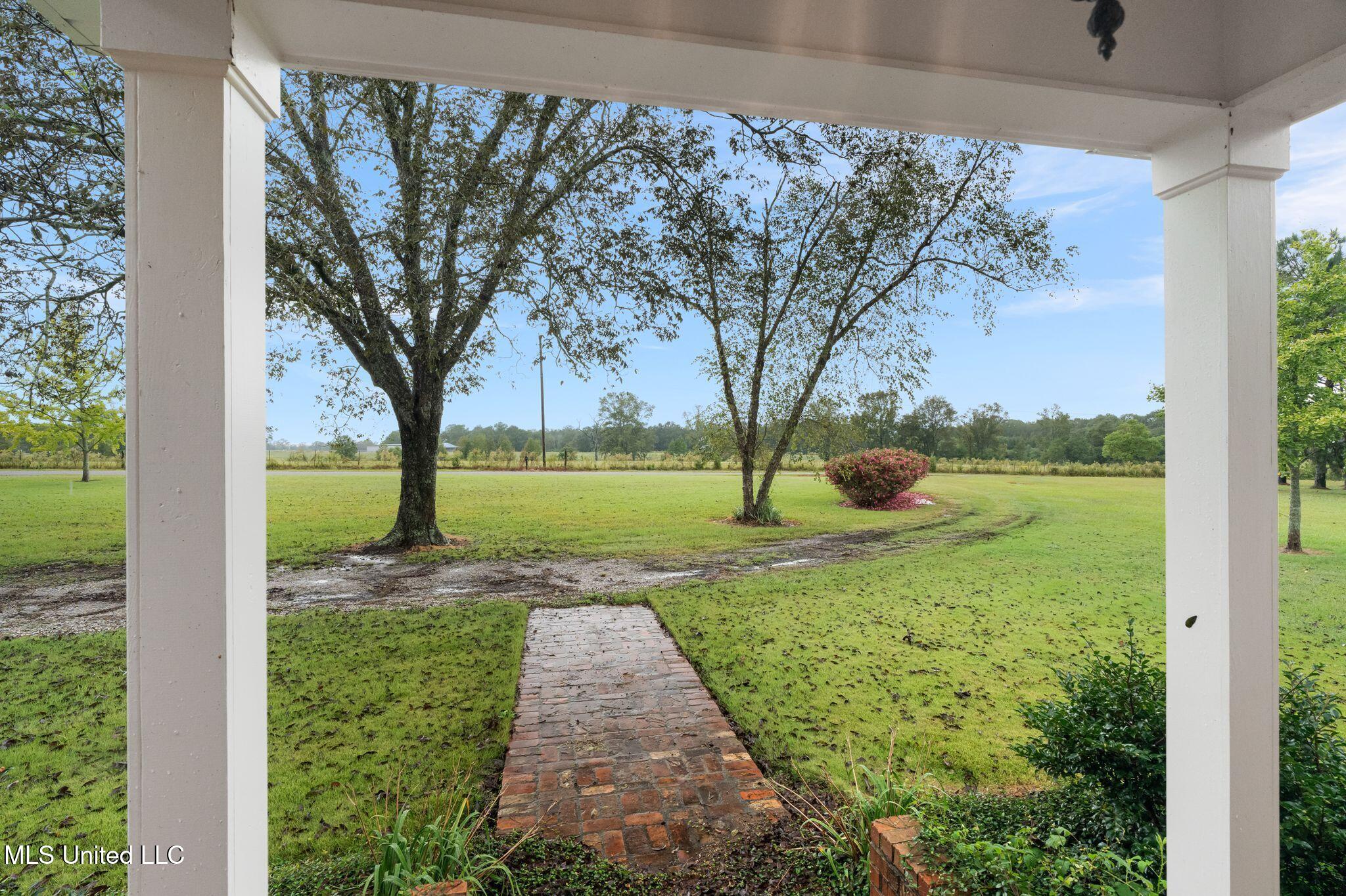 1227 Lambert Lane Southeast Brookhaven, MS 39601 - Photo 7 of 43 1227_Lambert_Ln_SE-7