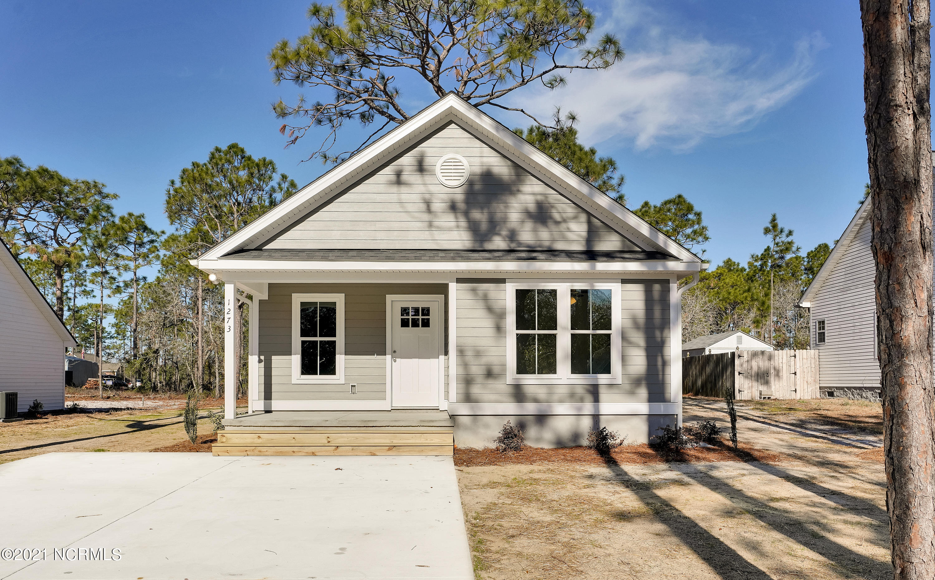 1273 Longleaf Road Southport, NC 28461 - Photo 2 of 38 1273LongleafRoad-02