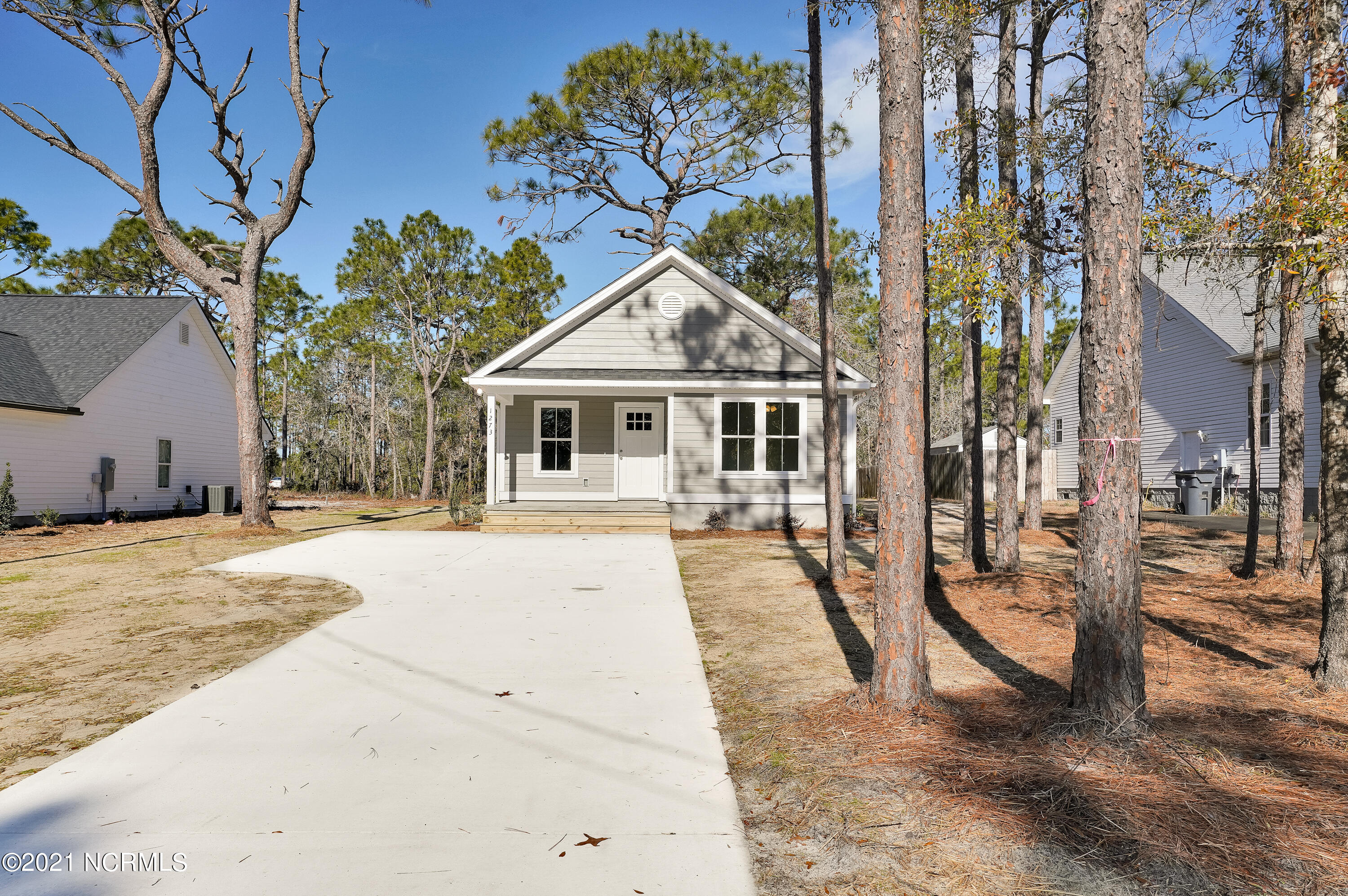 1273 Longleaf Road Southport, NC 28461 - Photo 4 of 38 1273LongleafRoad-04