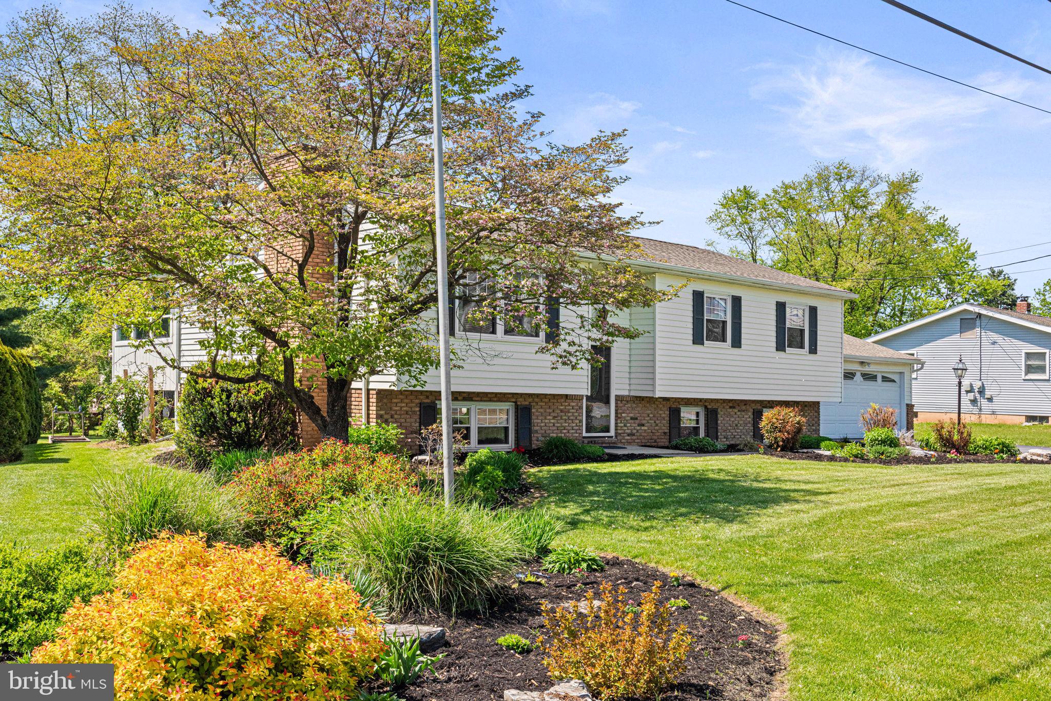 667 Locust Street Hummelstown, PA 17036 - Photo 2 of 54 Gallery Image 2