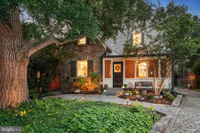 $1,395,000 | 2833 Northampton Street Northwest, Washington, DC 20015