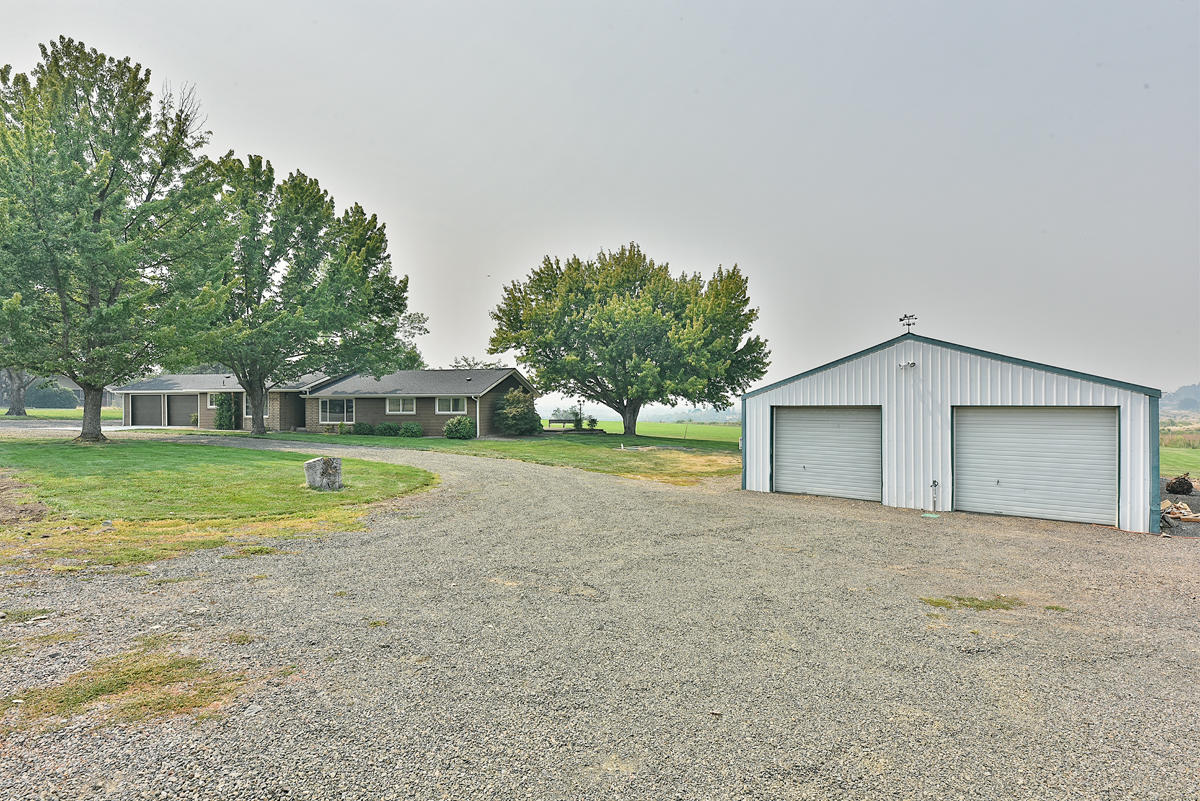 2808 Coker Butte Road Medford, OR 97504 - Photo 2 of 26 2