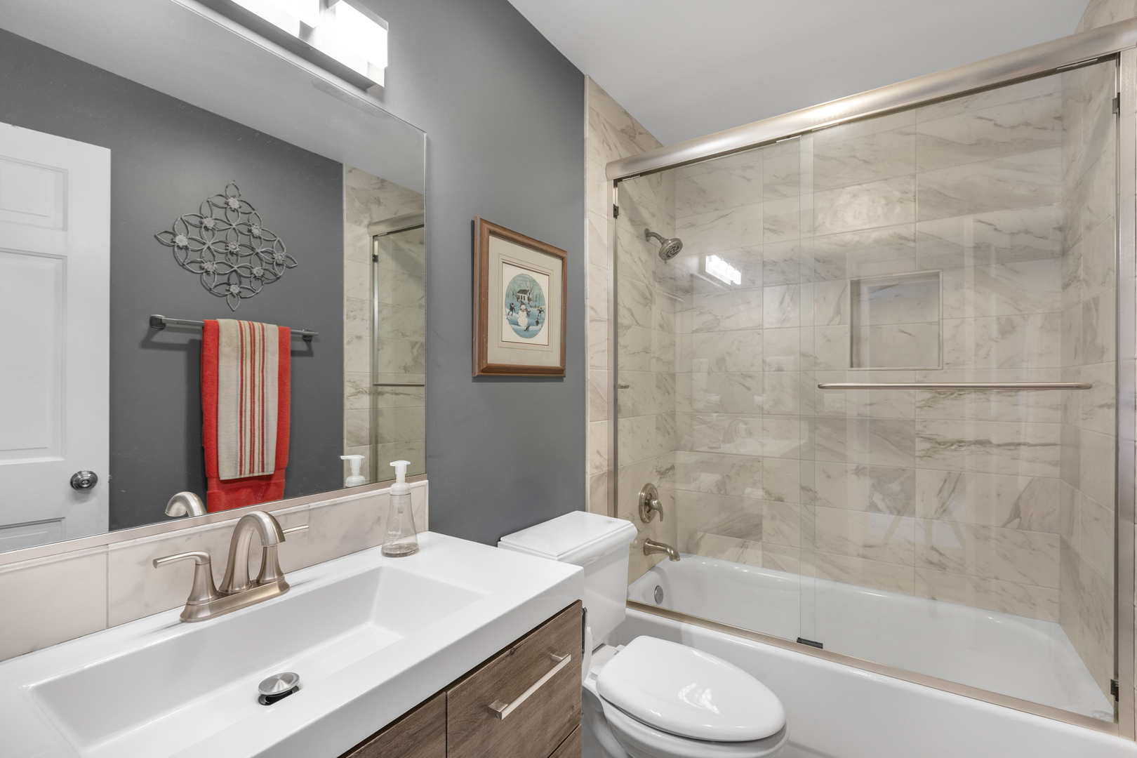 563 Woodview Road, Unit D Lake Barrington, IL 60010 - Photo 12 of 16