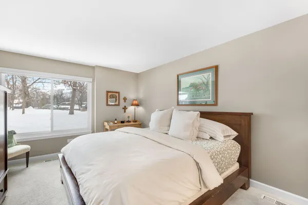 $310,000 | 563 Woodview Road, Unit D, Lake Barrington, IL 60010