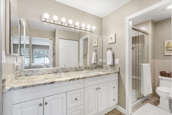 $310,000 | 563 Woodview Road, Unit D, Lake Barrington, IL 60010