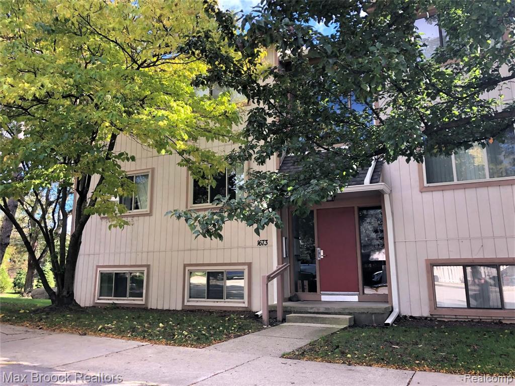 1673 Riverside Drive, Unit 1 Rochester Hills, MI 48309 - Photo 1 of 42