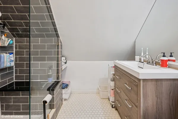 $880,000 | 3506 North Damen Avenue, Chicago, IL 60618