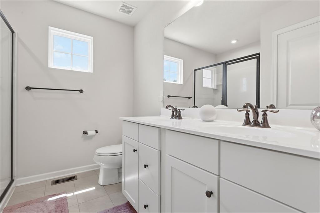 1024 Blackhawk Road Valencia, PA 16059 - Photo 24 of 50 Primary En-Suite with Double Vanity and walk in shower