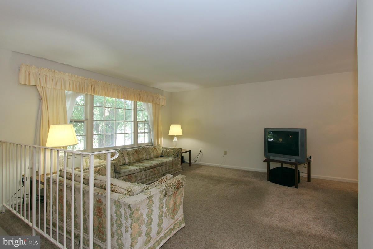 11600 Butlers Branch Road Clinton, MD 20735 - Photo 14 of 30 Living Room