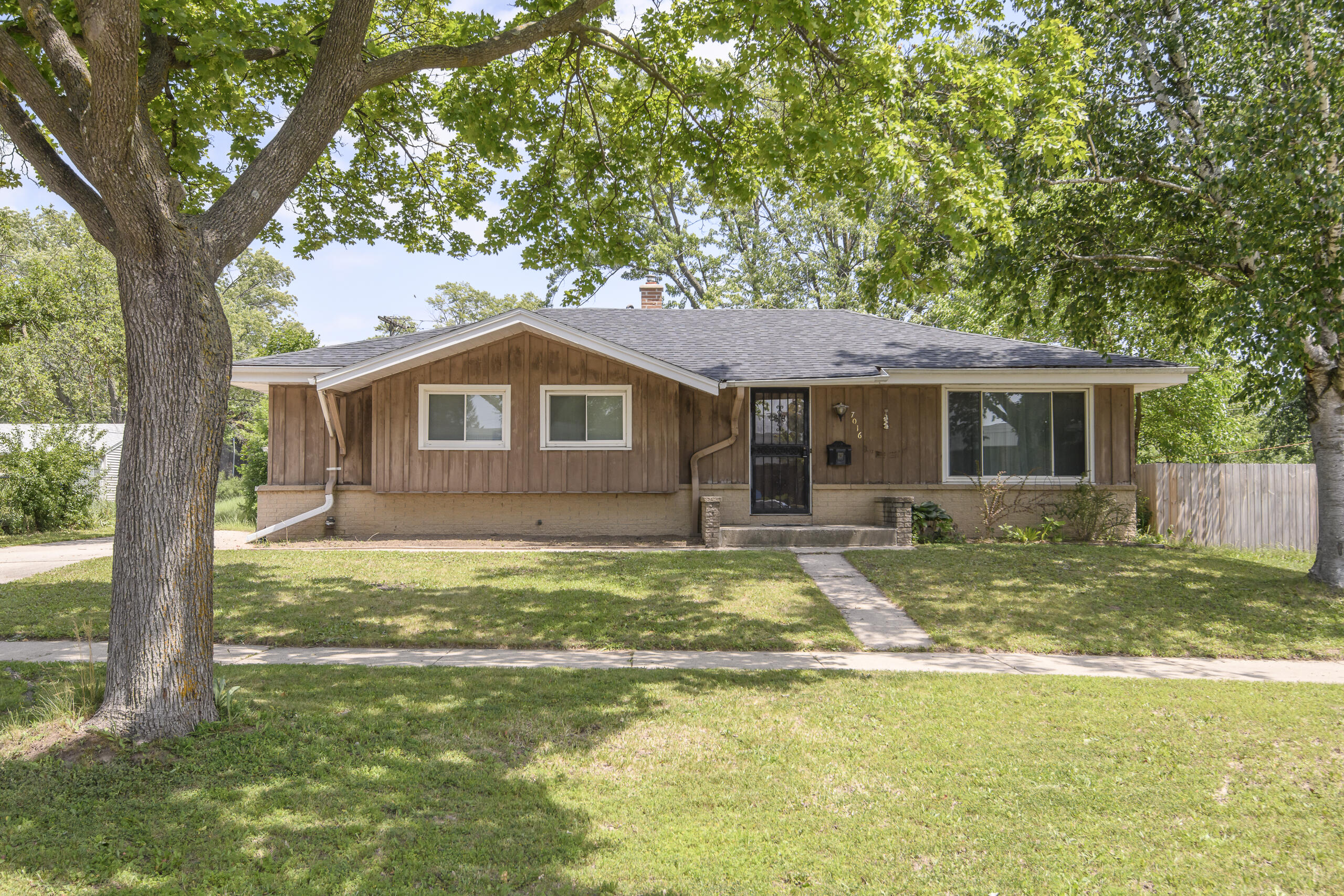 7016 North 86th Street Milwaukee, WI 53224 - Photo 2 of 40 Front