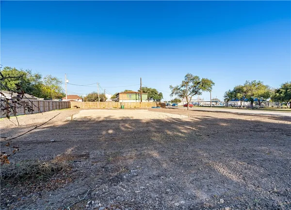 a view of a yard with an empty space