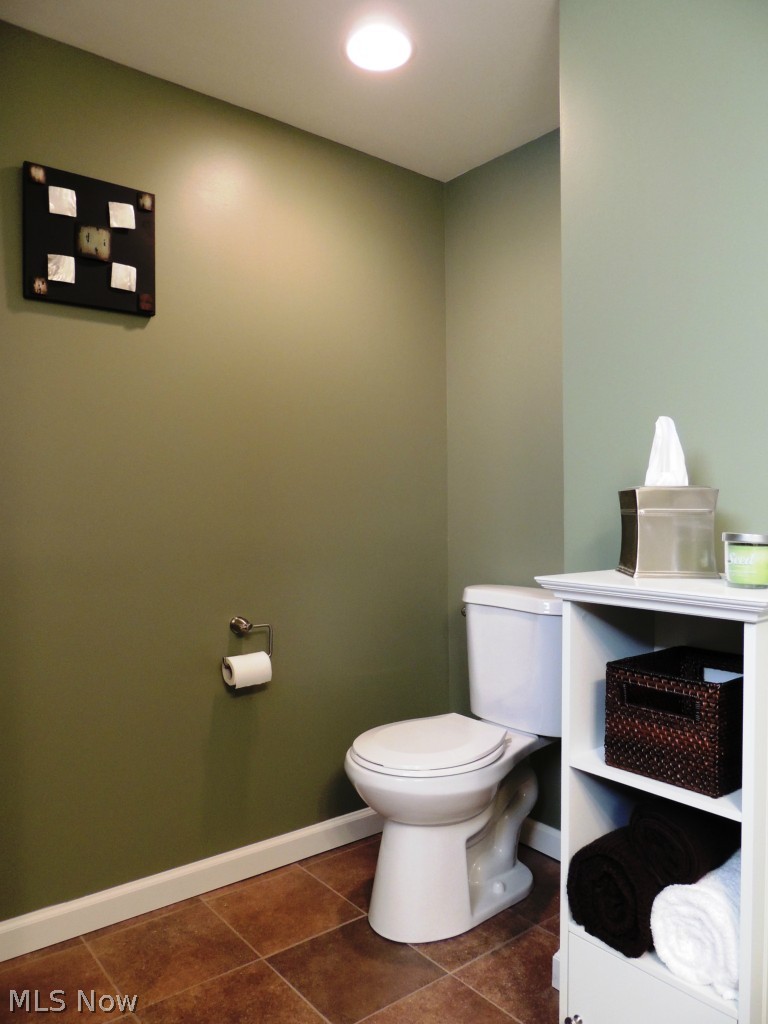 8012 Ackley Road Parma, OH 44129 - Photo 22 of 25