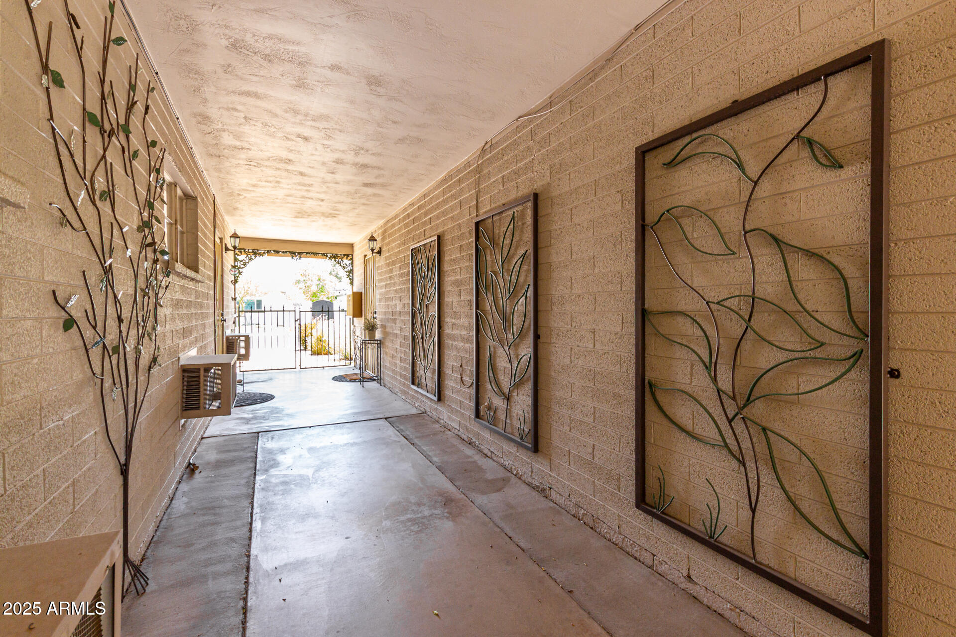 3540 East Montecito Avenue, Unit 3 Phoenix, AZ 85018 - Photo 4 of 23 a view of a entryway