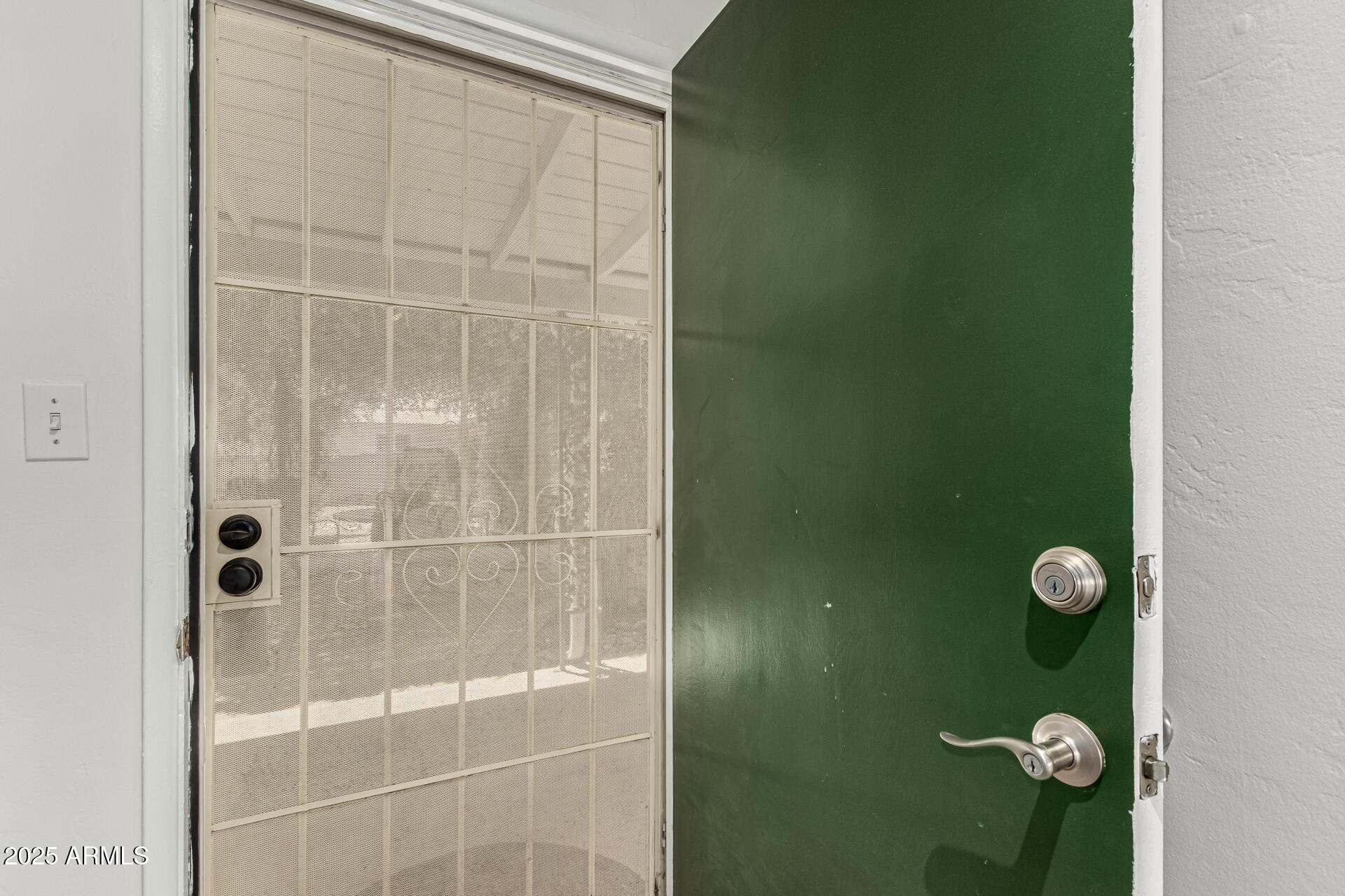 3540 East Montecito Avenue, Unit 3 Phoenix, AZ 85018 - Photo 6 of 23 a bathroom with a shower