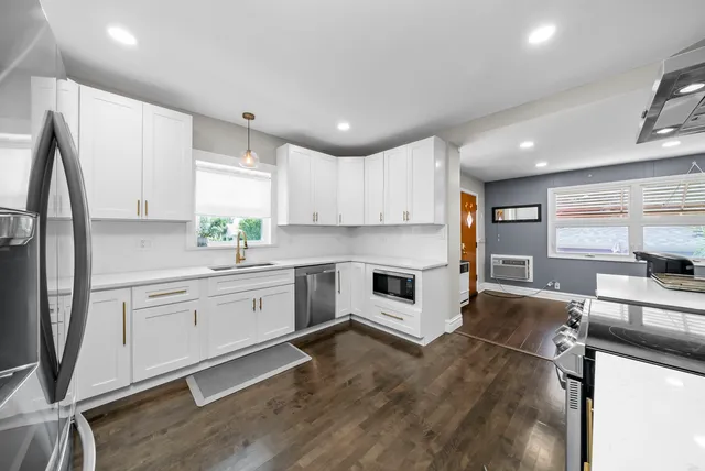 $2,800 | 7901 West Elmgrove Drive, Elmwood Park, IL 60707