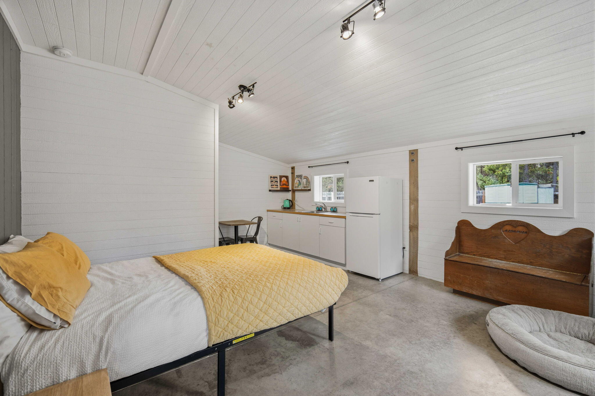 55965 Blue Eagle Road Bend, OR 97707 - Photo 29 of 44 Inside flex space