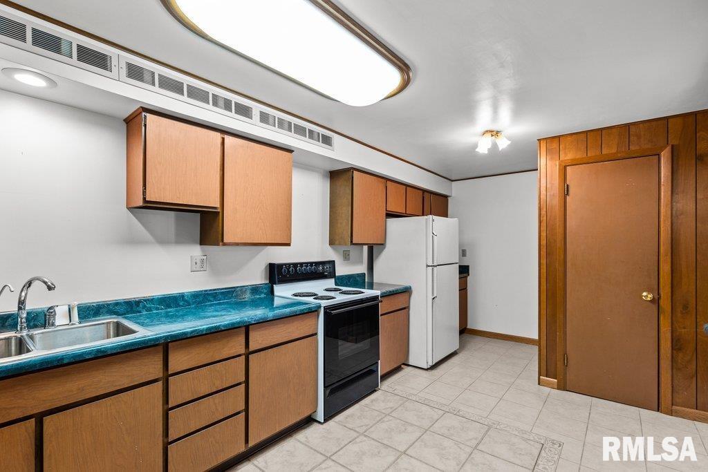 4718 20th Avenue Moline, IL 61265 - Photo 29 of 37