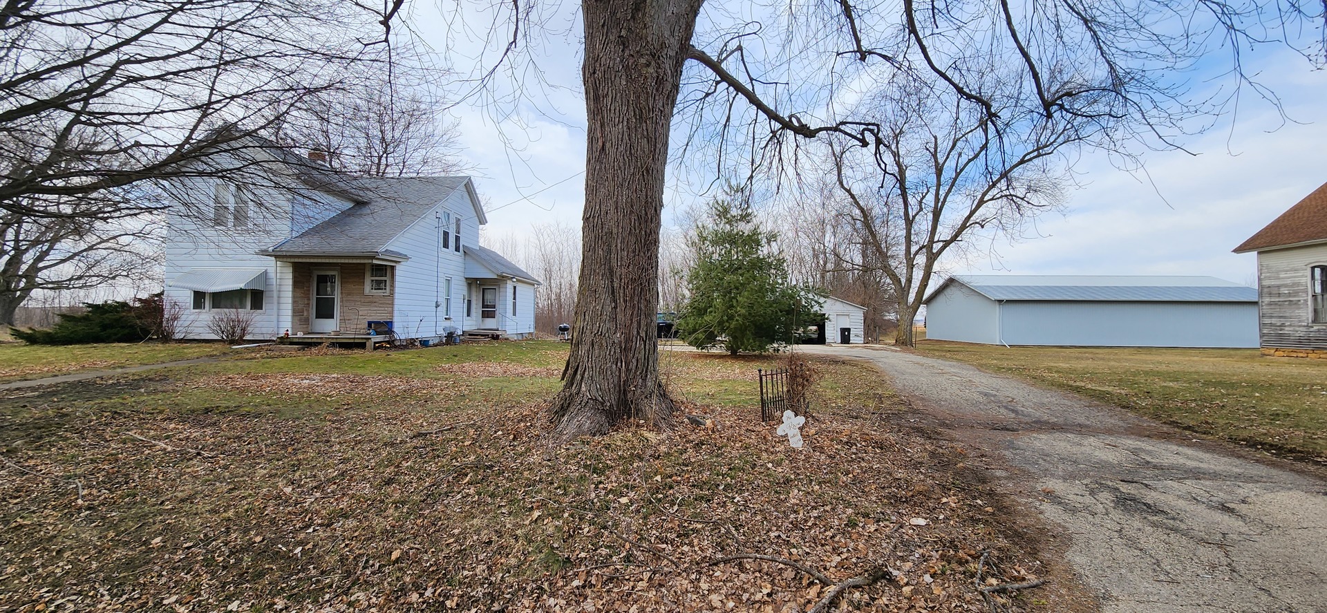 262 Palmyra Road Dixon, IL 61021 - Photo 1 of 4 a view of a house with a yard