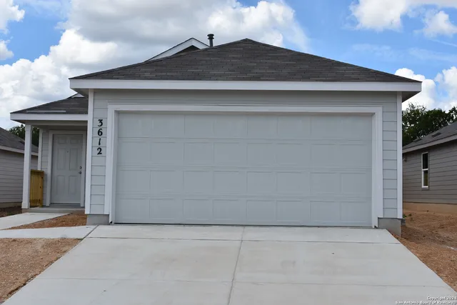 $1,600 | 3612 Axis Hl Street, New Braunfels, TX 78132