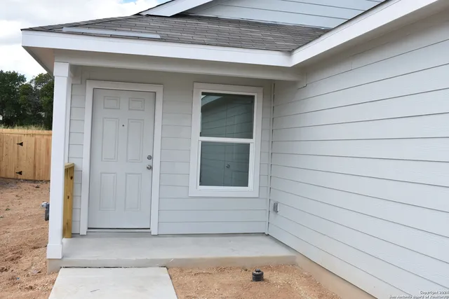 $1,600 | 3612 Axis Hl Street, New Braunfels, TX 78132