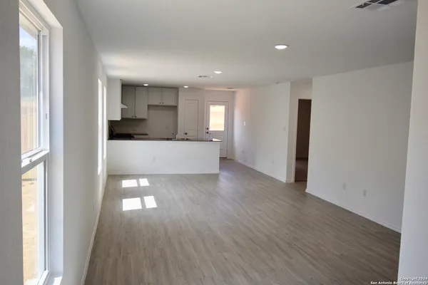 $1,600 | 3612 Axis Hl Street, New Braunfels, TX 78132