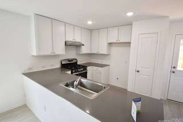 $1,600 | 3612 Axis Hl Street, New Braunfels, TX 78132