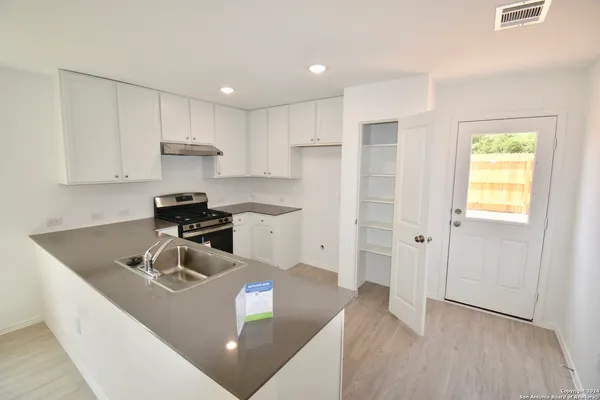 $1,600 | 3612 Axis Hl Street, New Braunfels, TX 78132