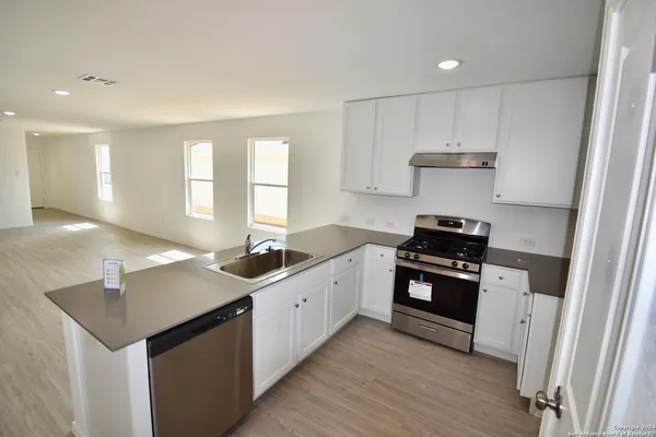 $1,600 | 3612 Axis Hl Street, New Braunfels, TX 78132