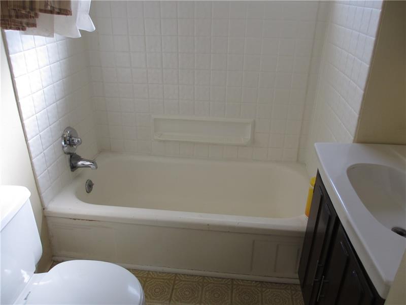 191 Gass Road Pittsburgh, PA 15229 - Photo 9 of 11 Gallery Image 9