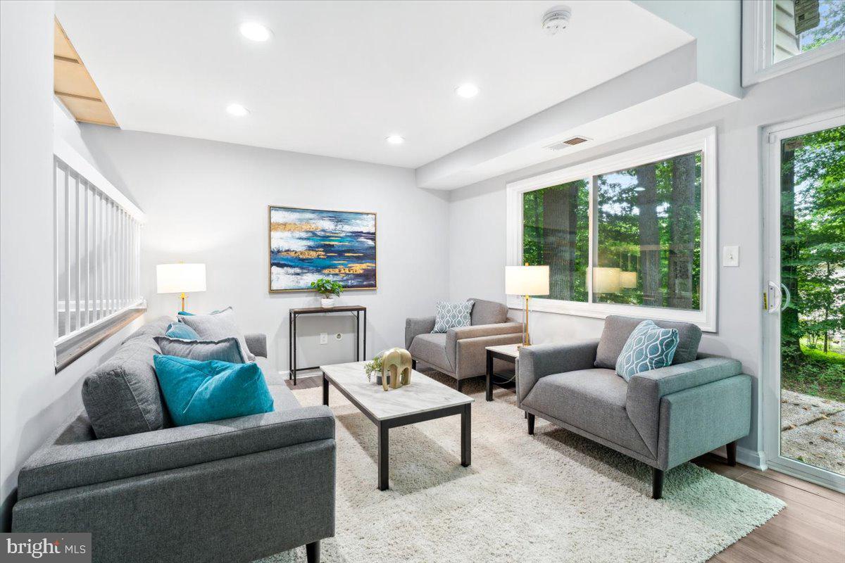 6018 Stevens Forest Road Columbia, MD 21045 - Photo 8 of 24 Living Room