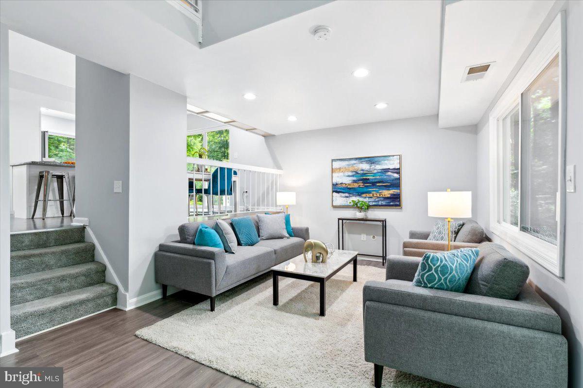 6018 Stevens Forest Road Columbia, MD 21045 - Photo 9 of 24 Living Room