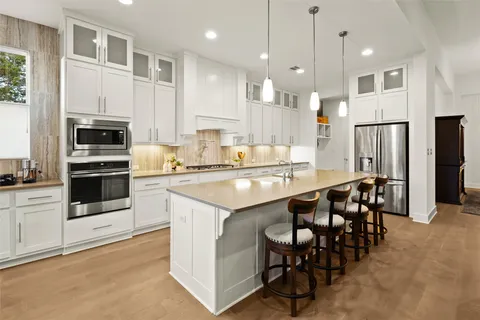 $999,950 | 550 Goodnight Trail, Dripping Springs, TX 78620