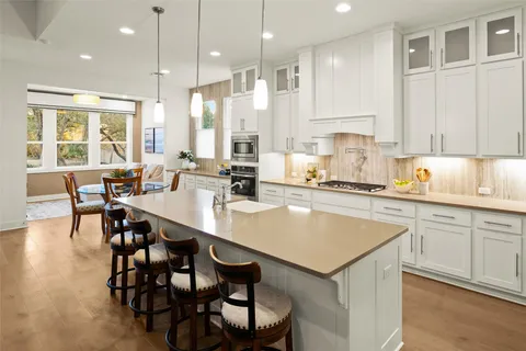 $999,950 | 550 Goodnight Trail, Dripping Springs, TX 78620