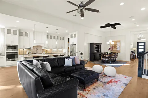 $999,950 | 550 Goodnight Trail, Dripping Springs, TX 78620