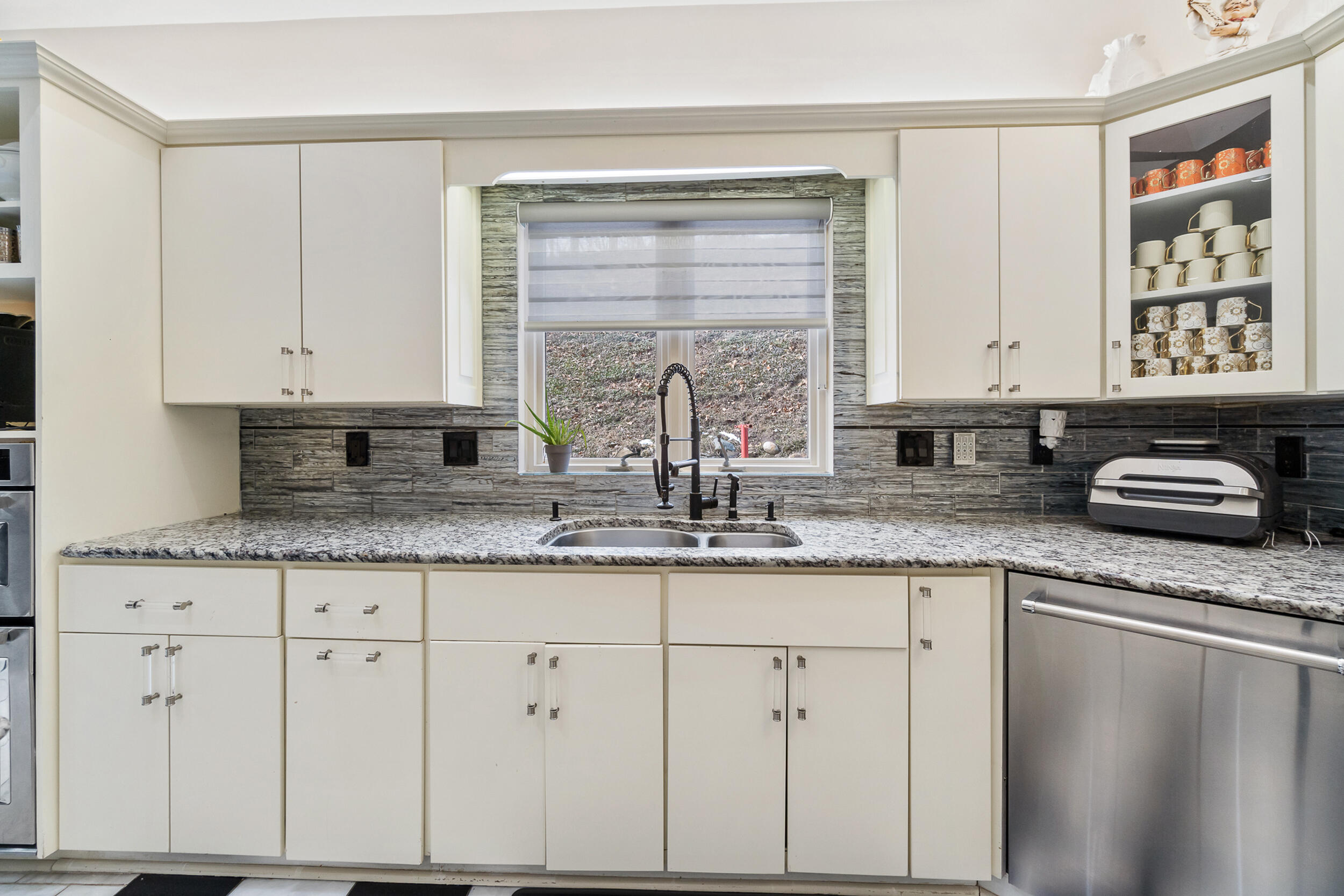 1840 Lexington Boulevard Jackson, MI 49201 - Photo 24 of 88 Kitchen