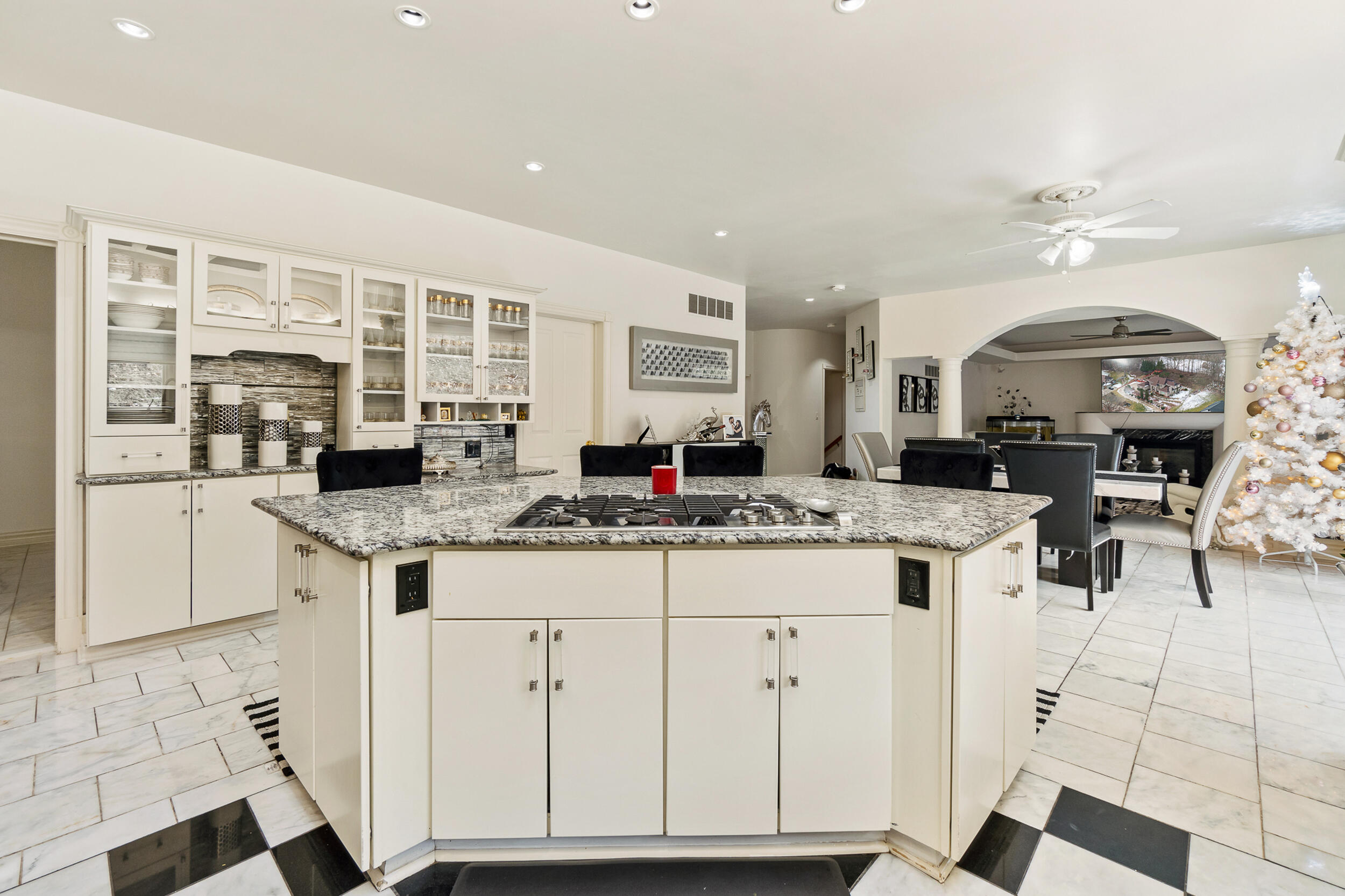 1840 Lexington Boulevard Jackson, MI 49201 - Photo 25 of 88 Kitchen