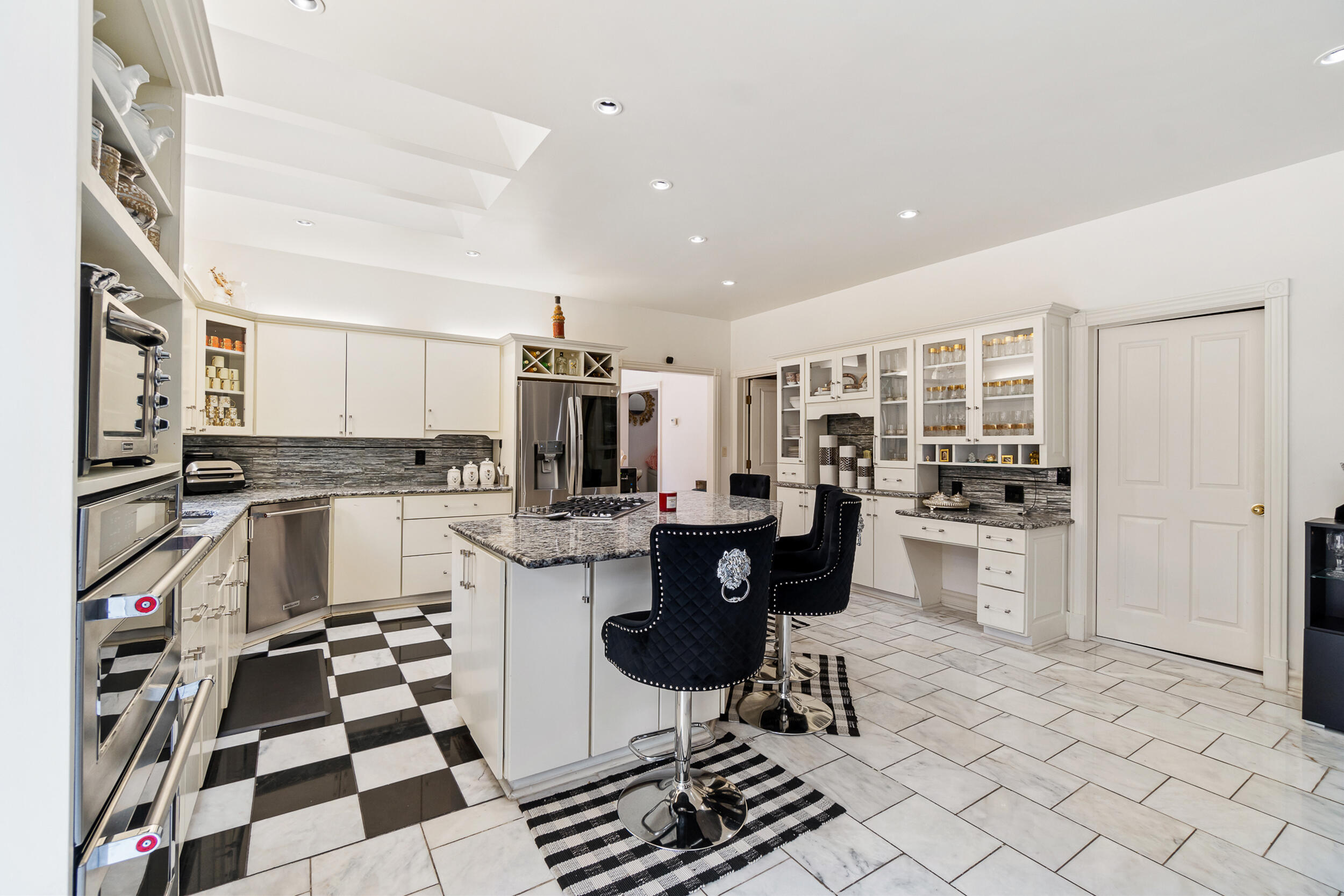 1840 Lexington Boulevard Jackson, MI 49201 - Photo 26 of 88 Kitchen