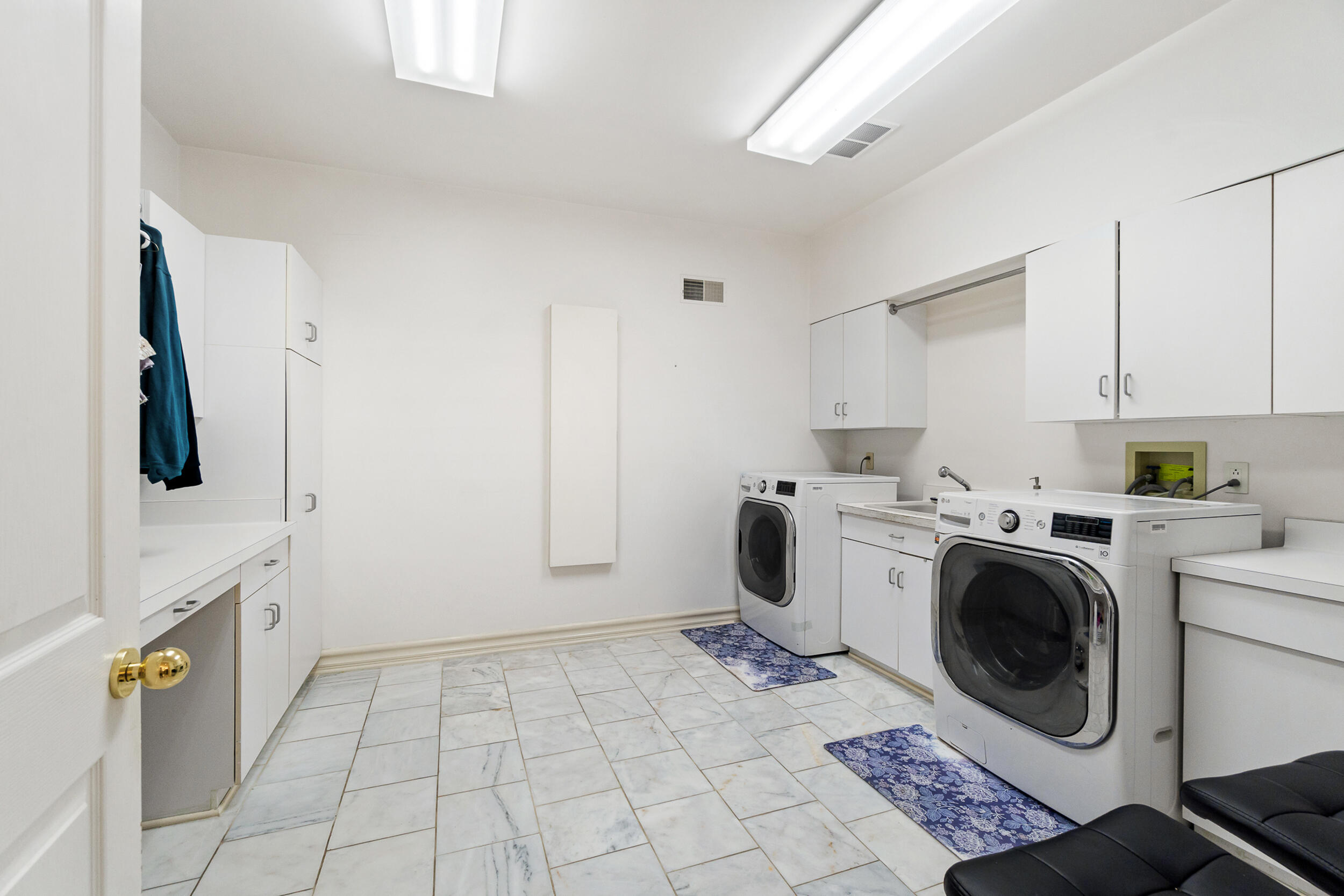 1840 Lexington Boulevard Jackson, MI 49201 - Photo 28 of 88 Laundry off of Kitchen