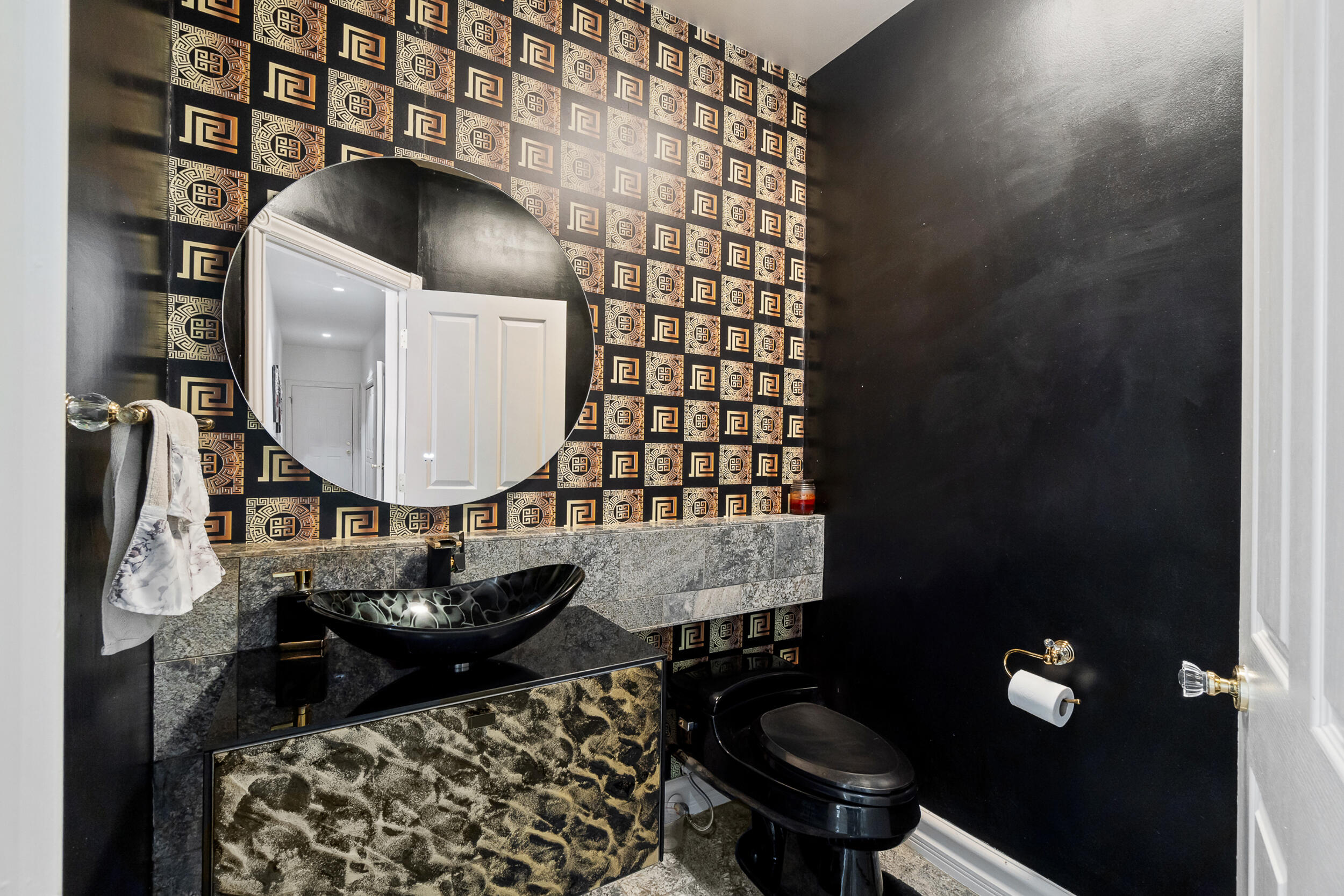 1840 Lexington Boulevard Jackson, MI 49201 - Photo 35 of 88 Half Bath off of Kitchen