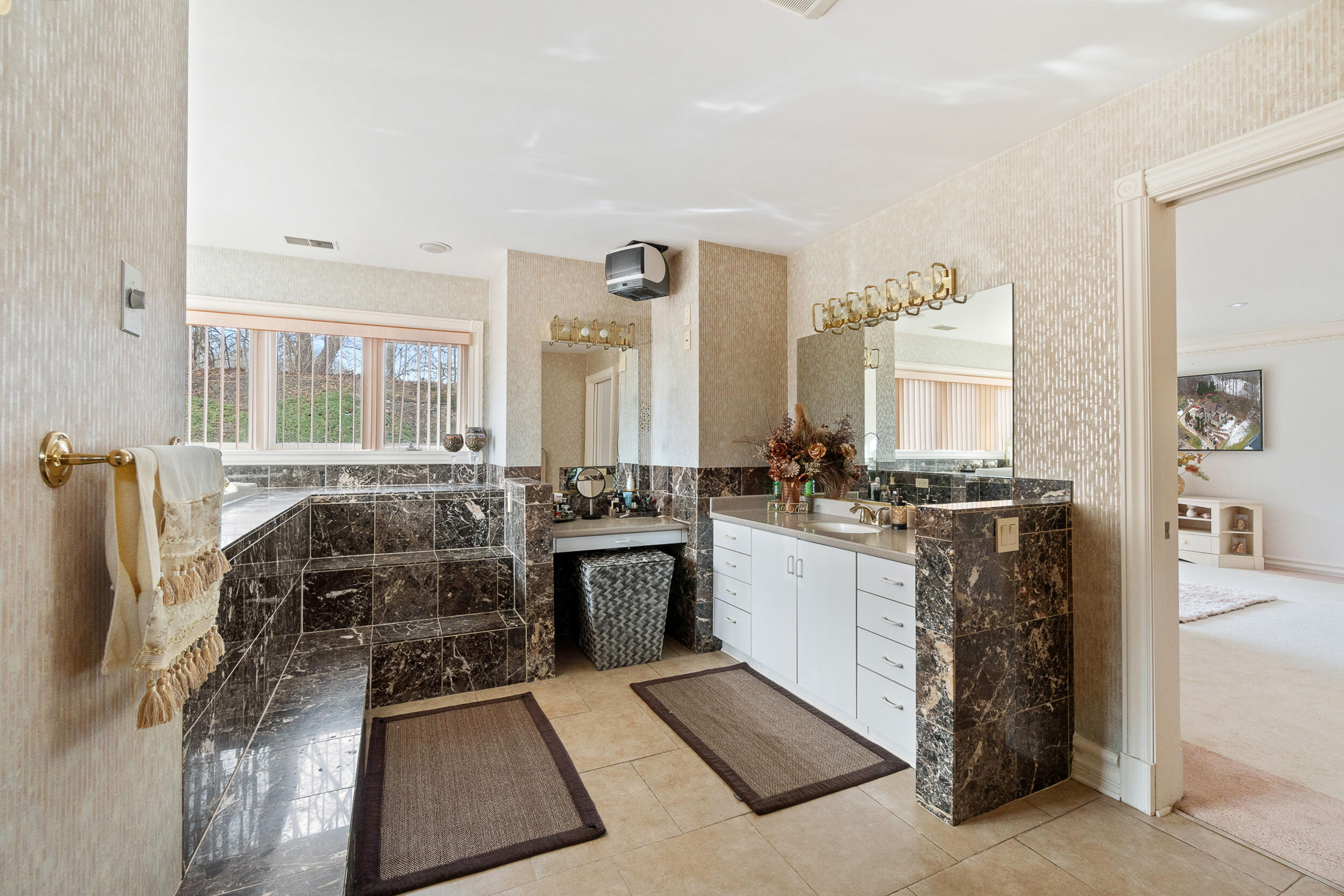 1840 Lexington Boulevard Jackson, MI 49201 - Photo 44 of 88 Principal Bath