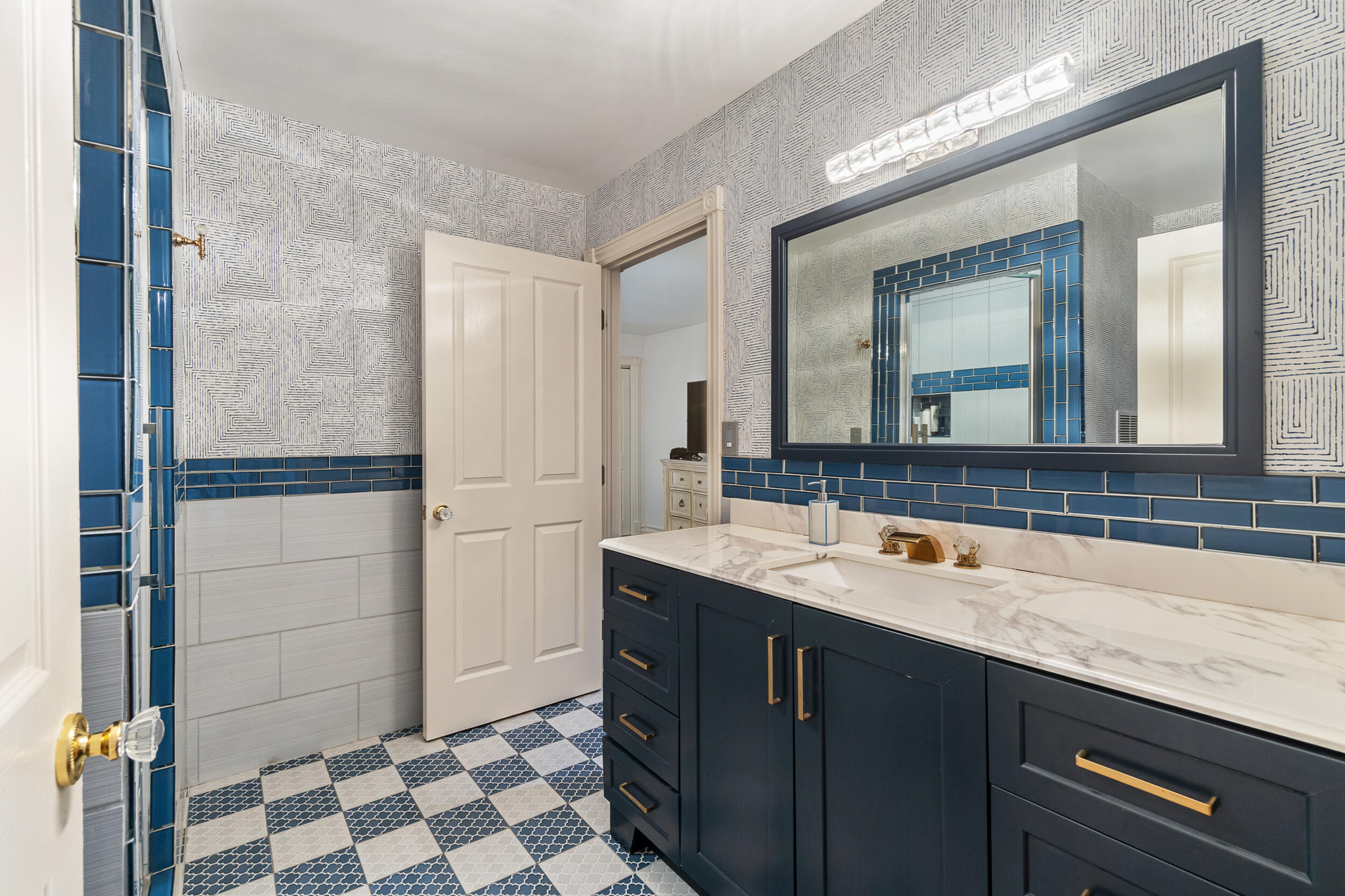 1840 Lexington Boulevard Jackson, MI 49201 - Photo 57 of 88 Fourth/Fifth Shared Bath