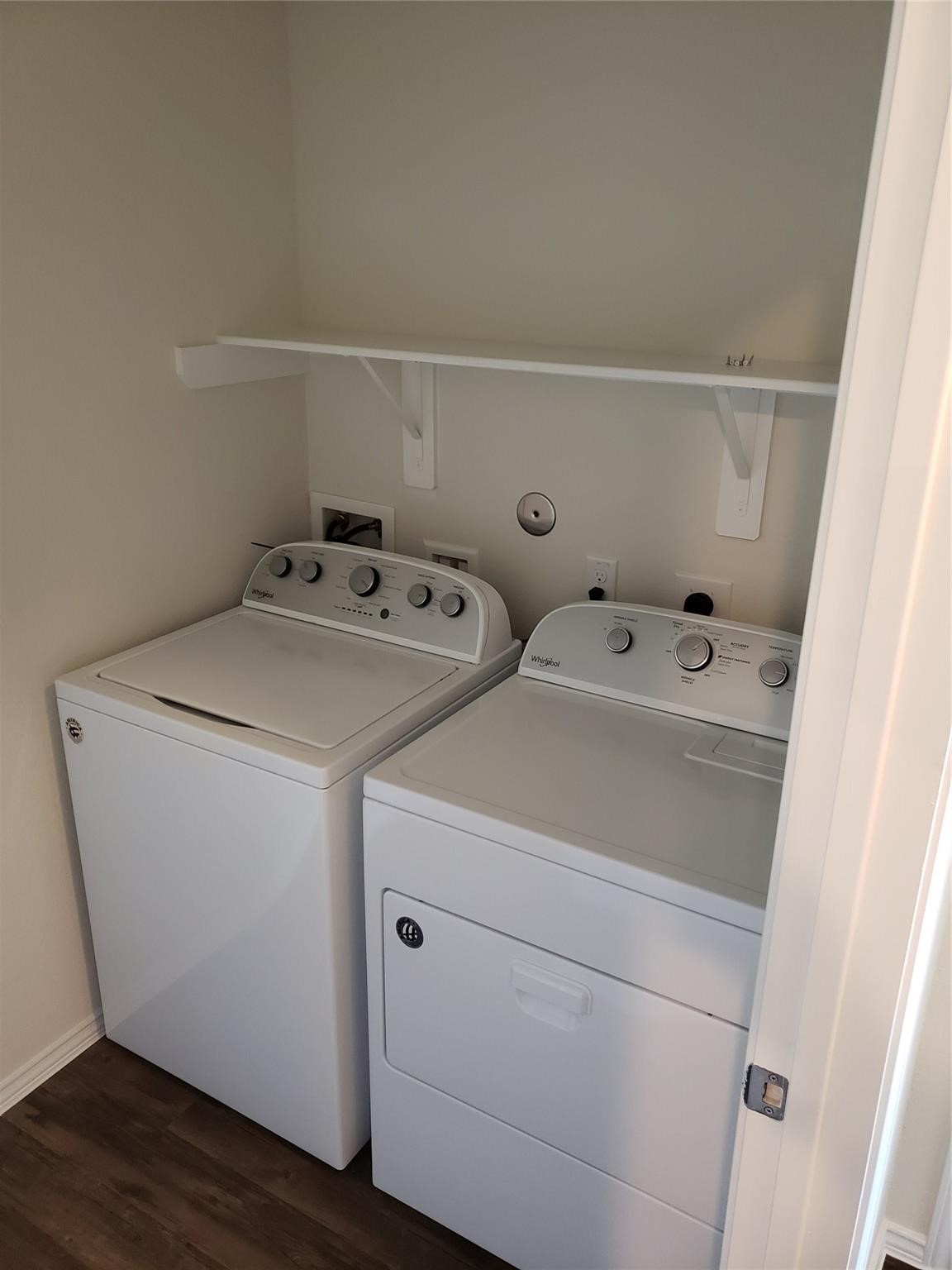 24006 Swather Way Hockley, TX 77447 - Photo 10 of 20 a utility room with dryer and washer